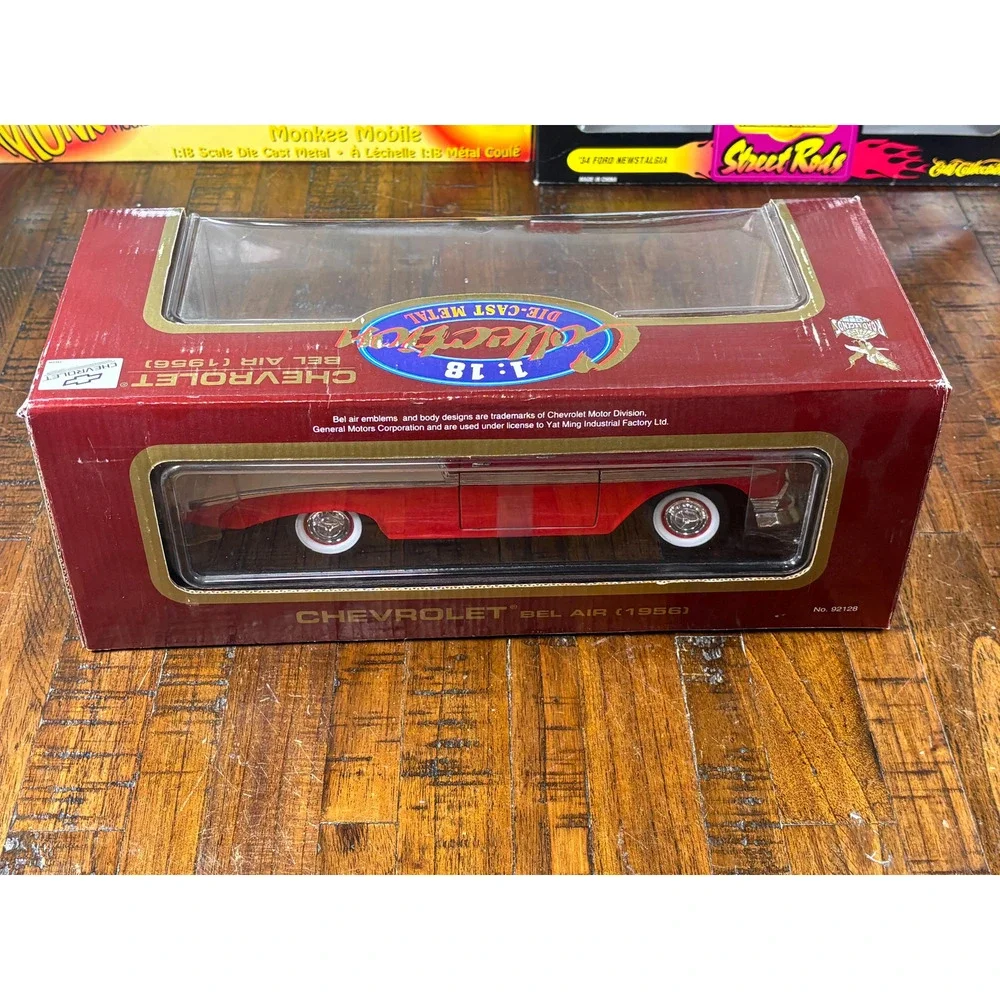 1957 Chevrolet Chevy Convertible Bel Air Road Tough Collection Die-Cast 1:18 New